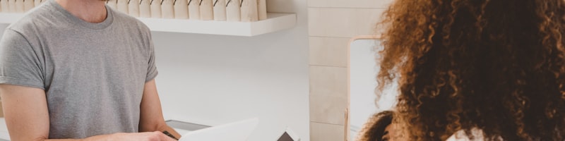 全球供应链网络图，展示数字化、近岸化与多元化仓储物流节点